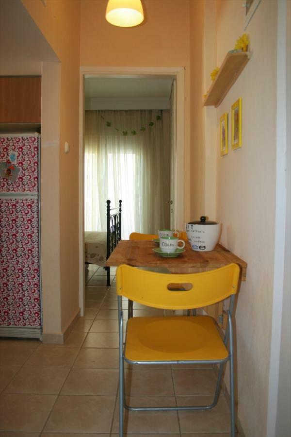 Cosy Apartment By The Sea Metamorfosi  Exterior photo